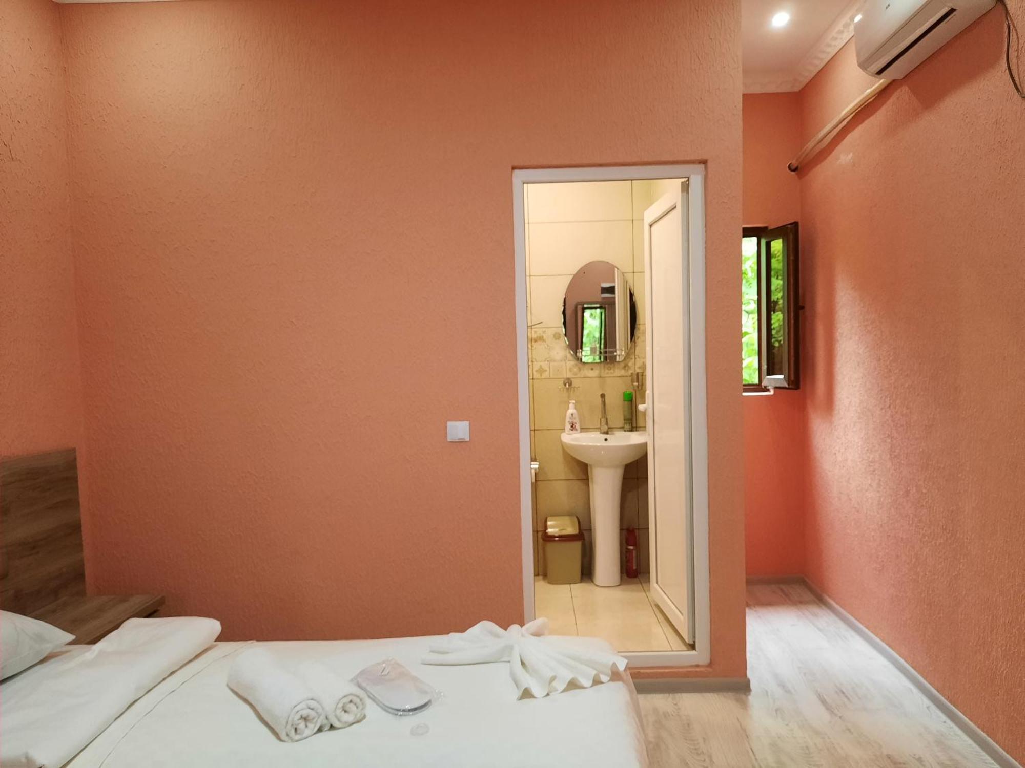Inaisi Hotel كوتايسي الغرفة الصورة