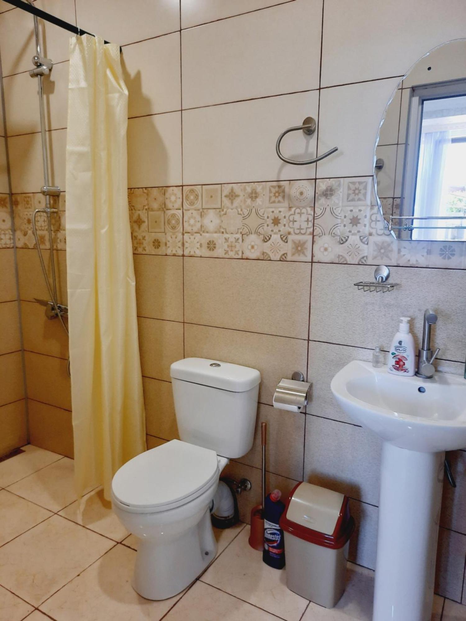 Inaisi Hotel كوتايسي الغرفة الصورة